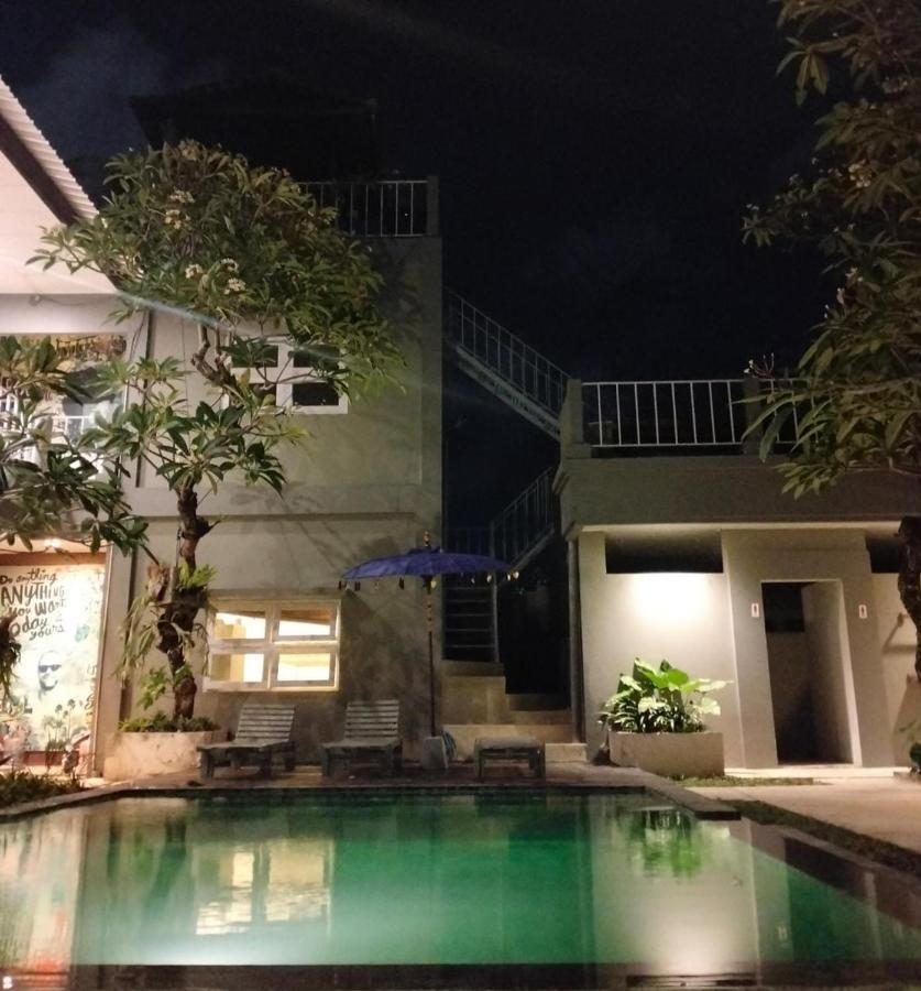 Хостел The Island Bali Семиньяк Экстерьер фото