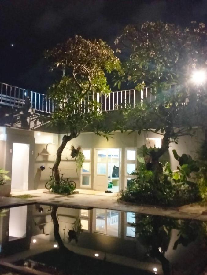 Хостел The Island Bali Семиньяк Экстерьер фото