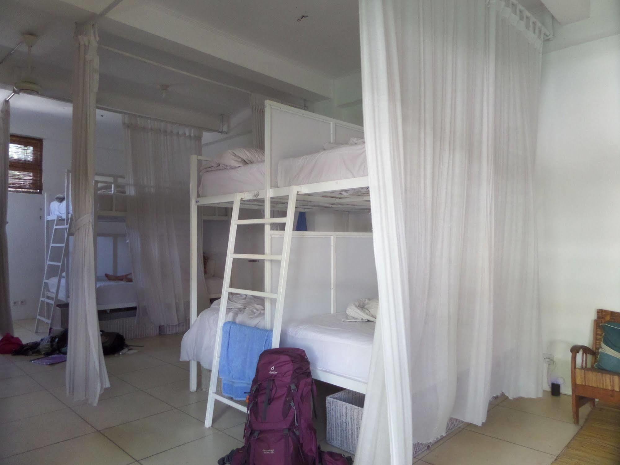 Хостел The Island Bali Семиньяк Экстерьер фото