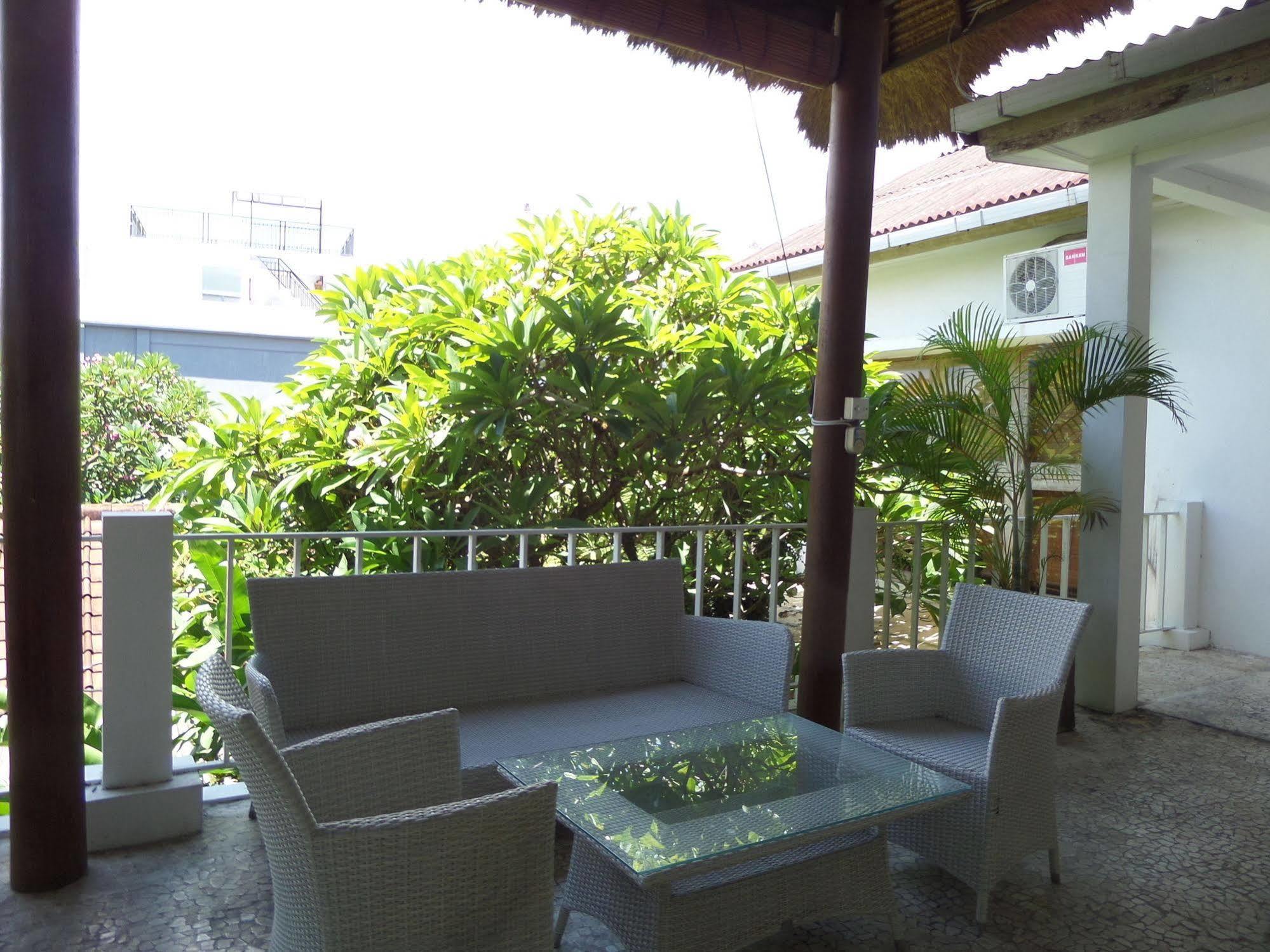 Хостел The Island Bali Семиньяк Экстерьер фото